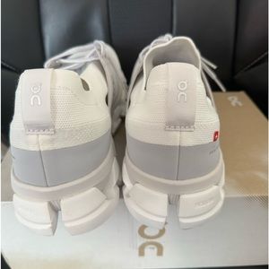 On women's Cloudswift 3 size 11. White/frost.